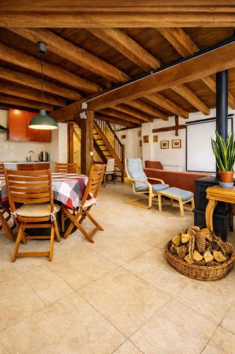 Istaba viesiem, Casa Adrados Mar de Pinos con Patio y Barbacoa in San Miguel de Bernuy