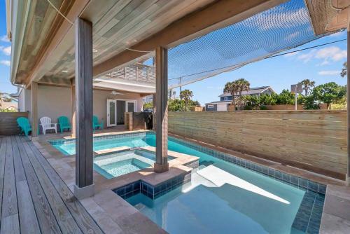 Salt Therapy S - Stylish retreat w beach & pool - Usina Beach, FL
