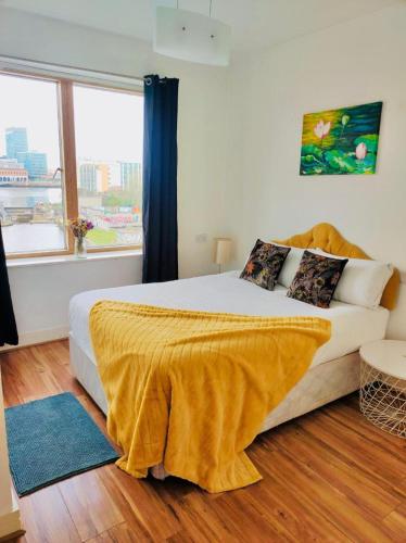 Waterfront Views 2 Beds 2 Baths, Dublin