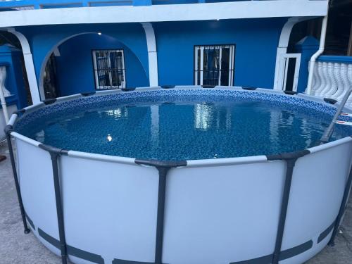Blue Paradise in Coxen Hole