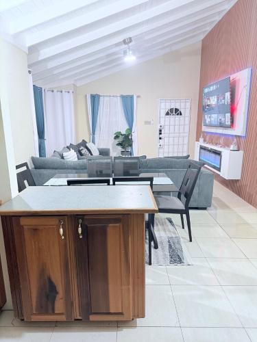 Modern 2-BR Villa - Ocho Rios in RioNuoya