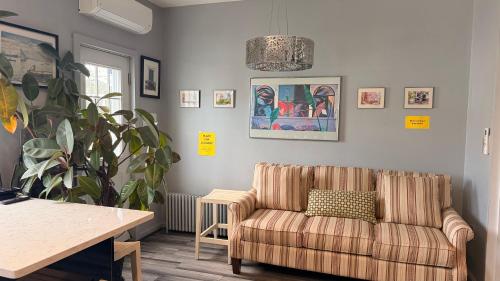 Private Rooms, Shared Bath in a Private Home Minutes From Logan Airport in Logan Airport