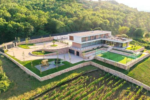 Spectacular Villa Excelsior Perfect for Families, Business, or Celebrations in Šumet