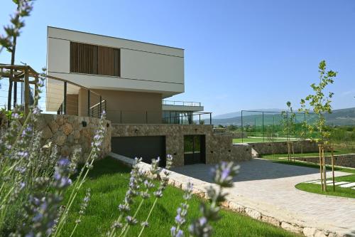 Spectacular Villa Excelsior Perfect for Families, Business, or Celebrations in Šumet