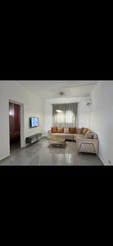Neue Erdgeschoss Wohnung in Aghir – khách sạn tại Aghir