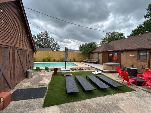 In-ground pool, hot tub, fire pit, massage room! – khách sạn tại Murdock