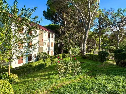 Beachfront Lake View Apartment in Pelayos de la Presa