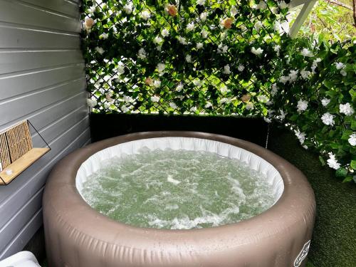 Spa, Ti ÉMERAUDE (Ti EMERAUDE) in Pointe-Noire