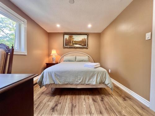 Cozy Home Near Transit & Hillcrest Mall with Free Parking in Richmond Hill