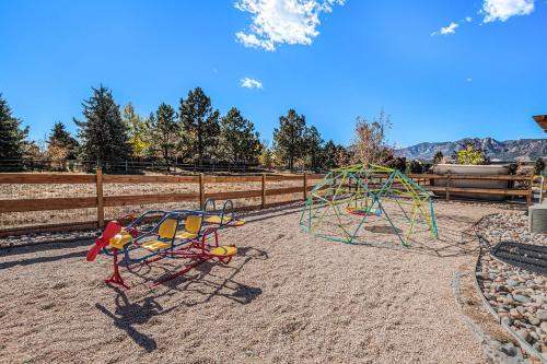 Hot tub, Sauna, Game Room, Air Force Academy View in Gleneagle (CO)