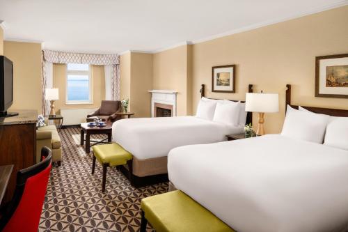 Fairmont Le Manoir Richelieu Room Type - Deluxe Double Room with Two Double Beds and View