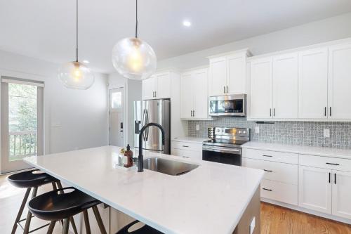 Atlanta Townhome: Walk to Mercedes-Benz Stadium! in Mechanicsville