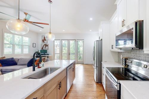 Atlanta Townhome: Walk to Mercedes-Benz Stadium! in Mechanicsville