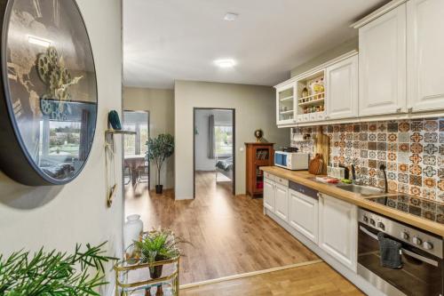 Spacious Bohemian City Apartment Near Castle Schönbrunn in Wien, Österreich
