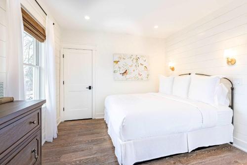 Downtown Luxury Farmhouse Apartment #4 in West Dundee, USA
