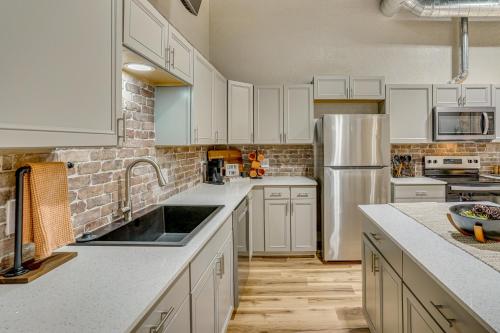 Explore Dtwn Burkburnett! Industrial Apt w/ Patio in Burkburnett (TX)