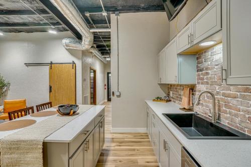 Explore Dtwn Burkburnett! Industrial Apt w/ Patio in Burkburnett (TX)