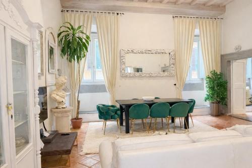 Luxury Apartment in Via dei Cartari Spacious, Elegant, Central Rome