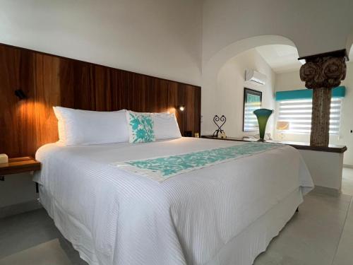 1 king bed, 1 sofa bed