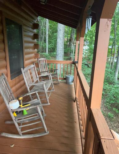 Hidden creek cabin in Livingstona (TN)