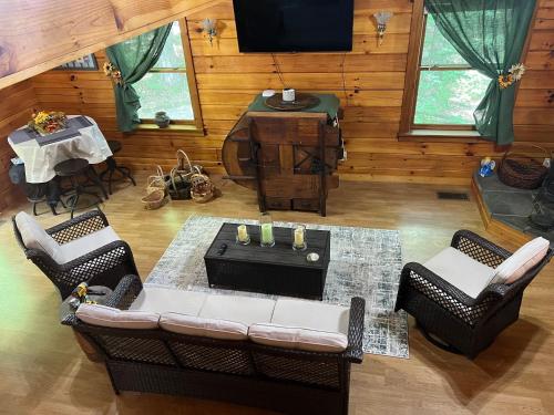 Hidden creek cabin in Livingstona (TN)