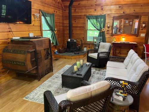 Hidden creek cabin in Livingstona (TN)