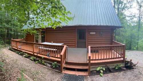 Hidden creek cabin in Livingstona (TN)