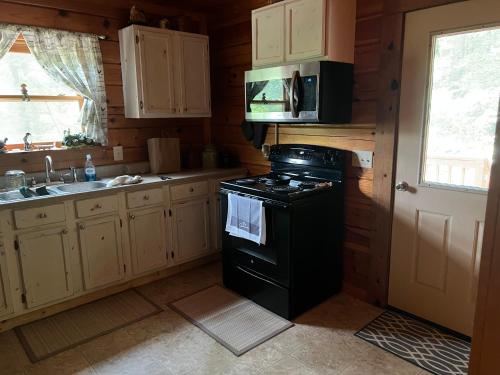 Hidden creek cabin in Livingstona (TN)
