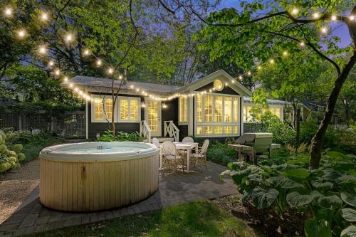 Leo Cottage by Juniper Holiday + Home in Union Pier (MI)
