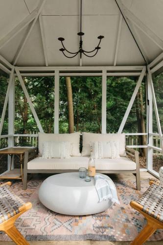 Leo Cottage by Juniper Holiday + Home in Union Pier (MI)