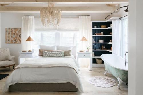 Leo Cottage by Juniper Holiday + Home in Union Pier (MI)