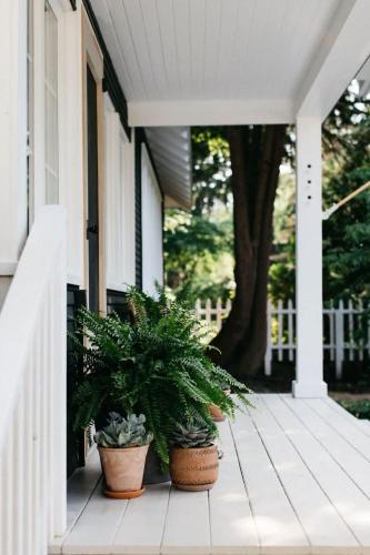 Leo Cottage by Juniper Holiday + Home in Union Pier (MI)