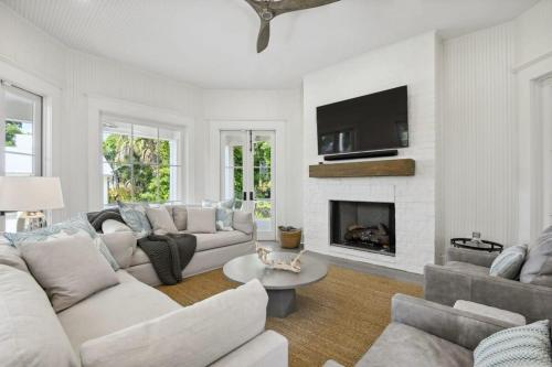 Lavish Mississippi Home Steps from Beach - image 3