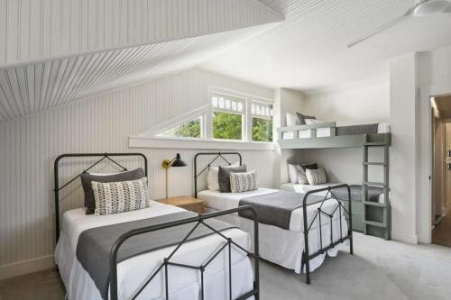 Lavish Mississippi Home Steps from Beach - image 11