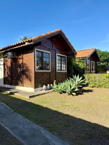 Casa de madeira com piscina – khách sạn tại Industrial Zone