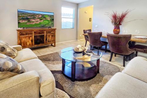 Spacious Desert Suite Minutes to Phoenix Fun - Pet Friendly!