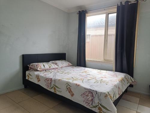 Budget Queen Room in Shared House - 49a3