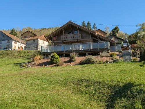 . Chalet tout confort avec terrasse et poêle, animaux acceptés - FR-1-589-233