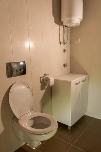 Apartment image 5