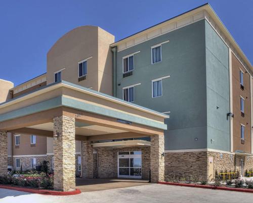 . Comfort Inn & Suites Fort Worth West I-30 NAS JRB