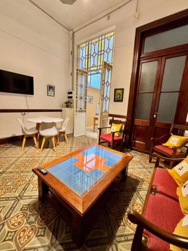 Amplia casa con historia y arte en pleno Centro Porteño