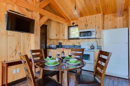 Le Huard - Lakefront & Private Dock in Sayabec (QC)