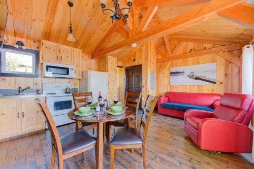Le Huard - Lakefront & Private Dock in Sayabec (QC)