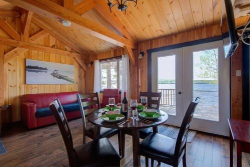 Le Huard - Lakefront & Private Dock in Sayabec (QC)