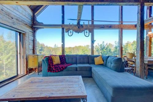 Chalet Ancestral - Old-World Charm by Lake in Frampton (QC)