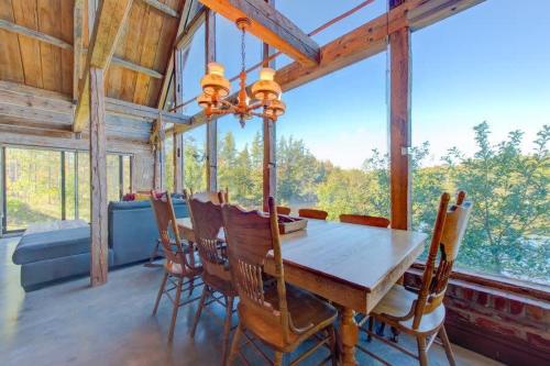 Chalet Ancestral - Old-World Charm by Lake in Frampton (QC)