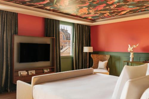 room detail thumbnail 1