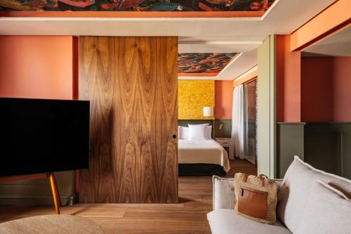 room detail thumbnail 1