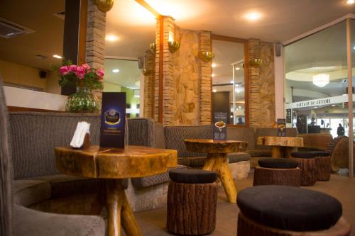 ห้องส่วนกลางสำหรับนั่งเล่น/ดูทีวี, Sumatra Hotel e Centro de Convencoes in ลอนดริน่า