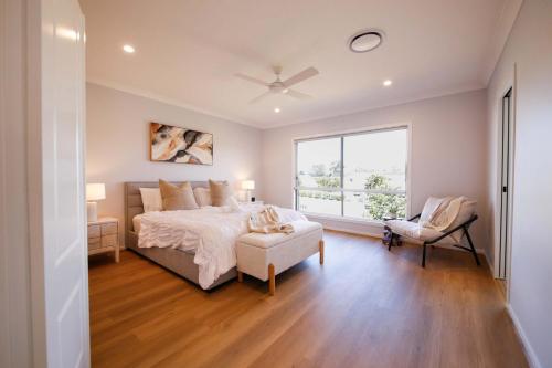 Stylish Nerang Retreat 5BR Family Friendly Home in Carrara